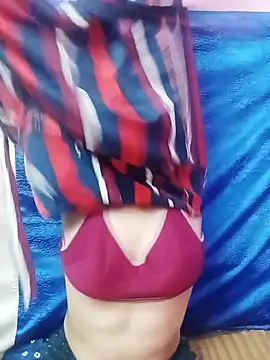 Snapshot of Cute-Simmi chatting on 02/02/25, 07:09 Cute-Simmi online show from 02/02/25, 07:09