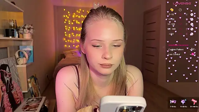 lisa barbie online show from 12/15/25, 08:36