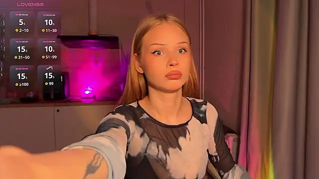 lisa barbie online show from 02/22/26, 07:26