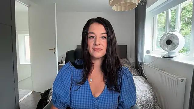 flatwhite0 online show from 07/30/26, 08:35