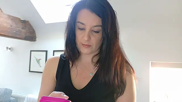 flatwhite0 online show from 04/24/26, 08:49