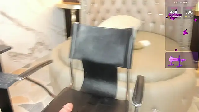 Snapshot of MAEVE_BOOBS chatting on 12/20/25, 05:38 MAEVE BOOBS online show from 12/20/25, 05:38