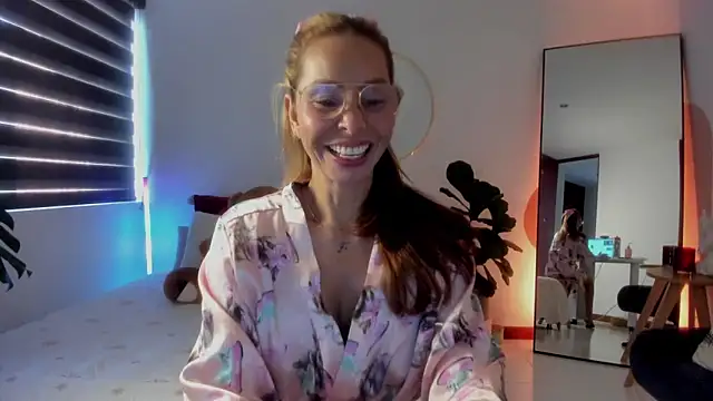 AvaCollinss online show from 03/25/26, 02:27