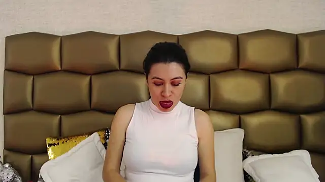 Snapshot of JaneLondon chatting on 12/13/24, 09:41 JaneLondon online show from 12/13/24, 09:41