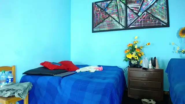 Snapshot of Iivana_19 chatting on 11/28/25, 01:44 Iivana 19 online show from 11/28/25, 01:44