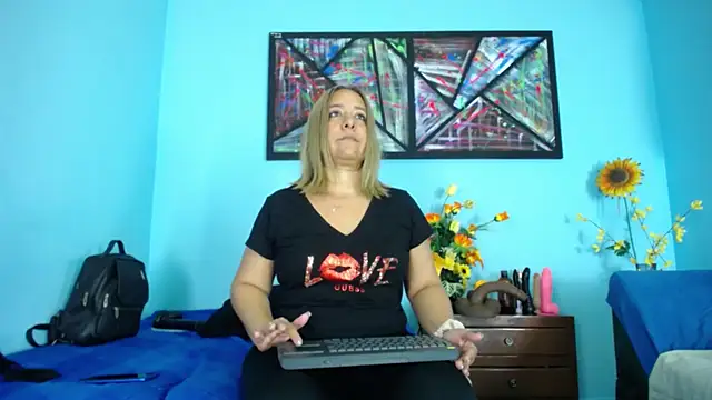 Snapshot of Iivana_19 chatting on 11/29/25, 02:39 Iivana 19 online show from 11/29/25, 02:39