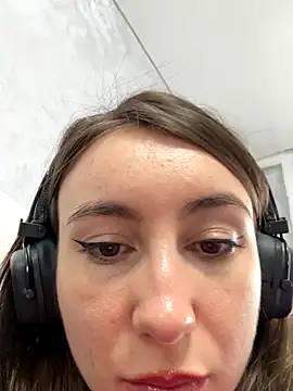 viviandaimond1 online show from 10/19/25, 11:02