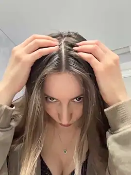 viviandaimond1 online show from 04/18/26, 07:58