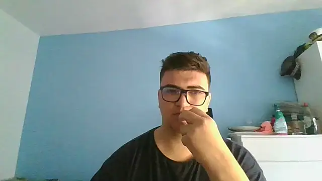 Snapshot of sorolla12 chatting on 05/18/26, 01:05 sorolla12 online show from 05/18/26, 01:05