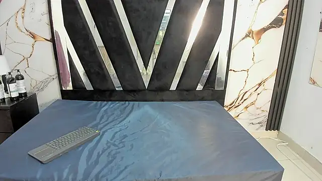 KarinaSimonz online show from 11/12/25, 07:29