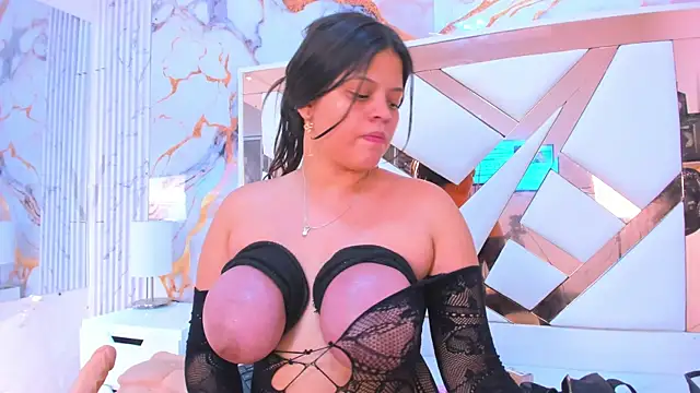 Snapshot of KarinaSimonz chatting on 04/24/26, 10:34 KarinaSimonz online show from 04/24/26, 10:34