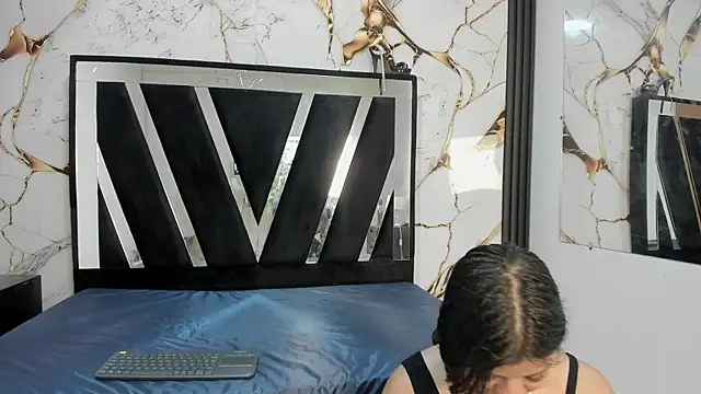 Snapshot of KarinaSimonz chatting on 10/16/25, 06:49 KarinaSimonz online show from 10/16/25, 06:49