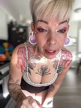 GoldieBakeman online show from 12/18/25, 05:28