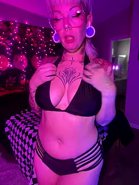 GoldieBakeman online show from 11/25/25, 07:03