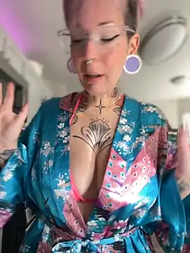 GoldieBakeman online show from 10/25/25, 04:51