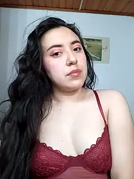 Snapshot of Emi_chik chatting on 12/05/25, 10:47 Emi chik online show from 12/05/25, 10:47