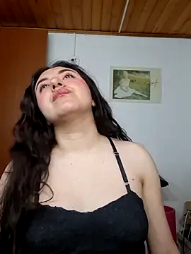 Emi chik online show from 04/09/26, 10:43