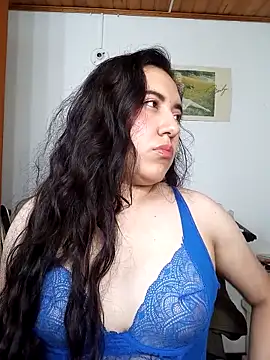 Snapshot of Emi_chik chatting on 11/22/25, 10:47 Emi chik online show from 11/22/25, 10:47