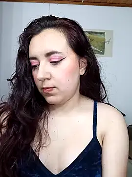 Snapshot of Emi_chik chatting on 02/14/25, 04:58 Emi chik online show from 02/14/25, 04:58