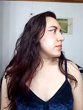 Snapshot of Emi_chik chatting on 01/25/25, 03:30 Emi chik online show from 01/25/25, 03:30