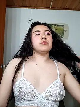 Snapshot of Emi_chik chatting on 11/15/25, 11:25 Emi chik online show from 11/15/25, 11:25