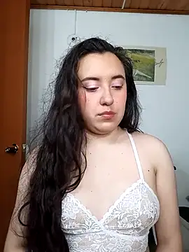 Emi chik online show from 02/01/26, 10:35