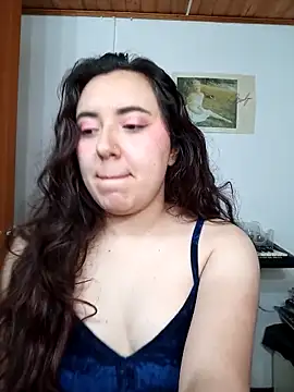 Snapshot of Emi_chik chatting on 09/19/25, 10:41 Emi chik online show from 09/19/25, 10:41