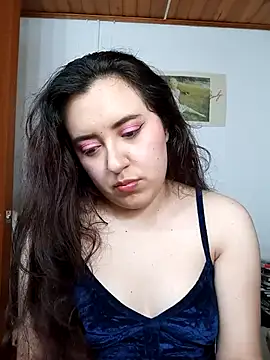 Snapshot of Emi_chik chatting on 11/05/25, 11:57 Emi chik online show from 11/05/25, 11:57