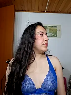 Emi chik online show from 04/03/26, 10:32