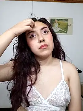 Snapshot of Emi_chik chatting on 03/02/25, 04:28 Emi chik online show from 03/02/25, 04:28