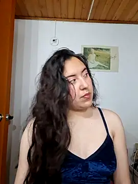 Emi chik online show from 04/22/26, 10:33