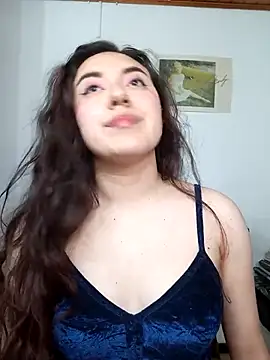 Snapshot of Emi_chik chatting on 10/15/25, 10:45 Emi chik online show from 10/15/25, 10:45