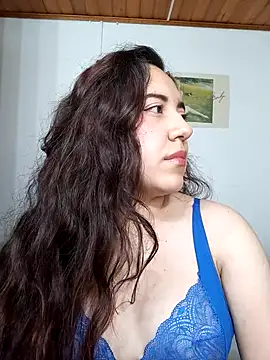 Snapshot of Emi_chik chatting on 10/03/25, 11:34 Emi chik online show from 10/03/25, 11:34