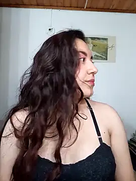 Snapshot of Emi_chik chatting on 09/25/25, 11:05 Emi chik online show from 09/25/25, 11:05