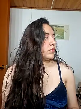 Emi chik online show from 05/07/26, 04:28