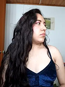 Snapshot of Emi_chik chatting on 11/21/25, 11:09 Emi chik online show from 11/21/25, 11:09