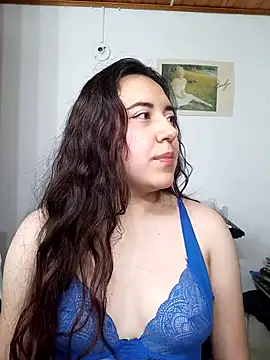 Snapshot of Emi_chik chatting on 09/27/25, 11:16 Emi chik online show from 09/27/25, 11:16