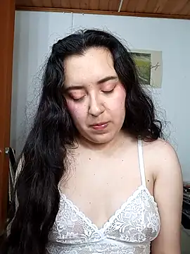 Snapshot of Emi_chik chatting on 11/23/25, 10:25 Emi chik online show from 11/23/25, 10:25