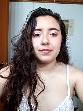 Snapshot of Emi_chik chatting on 10/12/25, 11:00 Emi chik online show from 10/12/25, 11:00