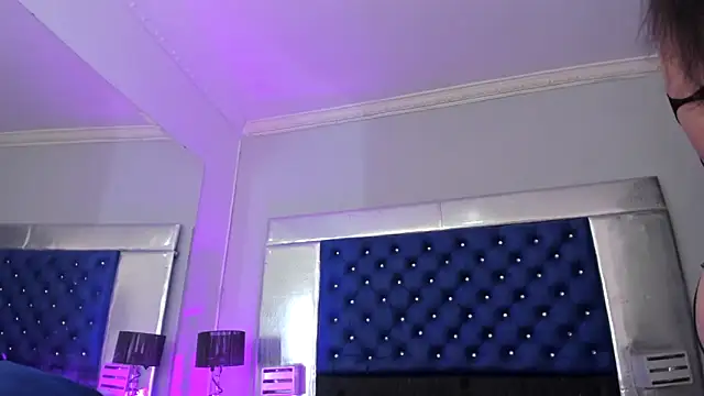 Eyleen Santos online show from 12/17/25, 07:52