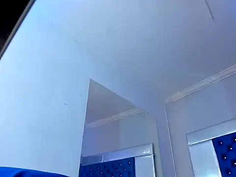 Eyleen Santos online show from 10/31/25, 08:16