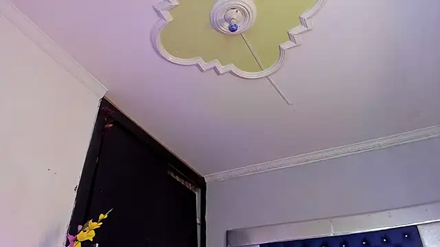 Eyleen Santos online show from 04/13/26, 07:40