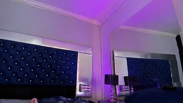 Eyleen Santos online show from 12/13/25, 08:04