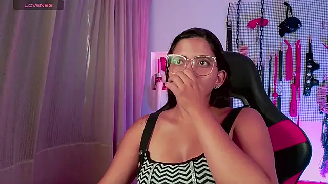 Megaan Greey online show from 10/10/25, 01:23