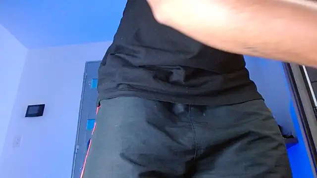 Snapshot of SexyBoy-Bigclit chatting on 06/17/26, 01:10 SexyBoy-Bigclit online show from 06/17/26, 01:10