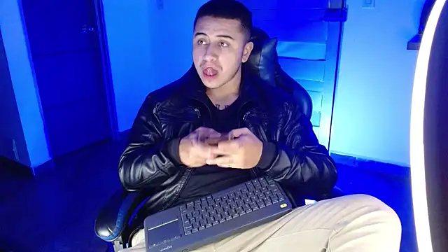 Snapshot of SexyBoy-Bigclit chatting on 06/05/26, 02:16 SexyBoy-Bigclit online show from 06/05/26, 02:16