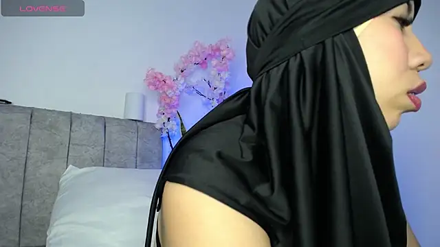 Snapshot of Sweet_hot_mia chatting on 07/12/26, 07:04 Sweet hot mia online show from 07/12/26, 07:04