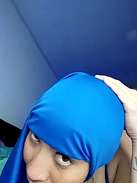 Snapshot of Sweet_hot_mia chatting on 11/21/25, 01:54 Sweet hot mia online show from 11/21/25, 01:54