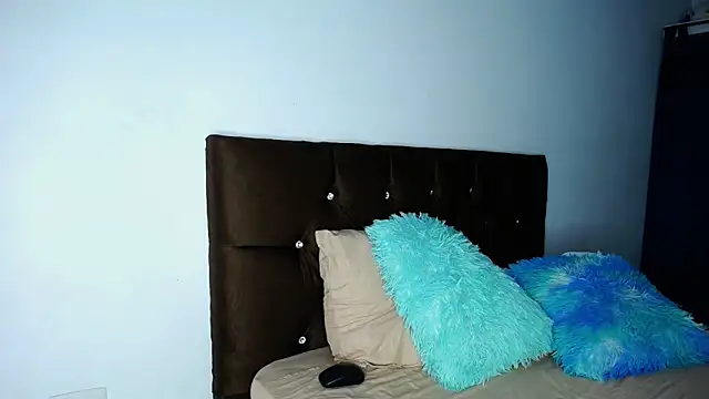 Snapshot of Sweet_hot_mia chatting on 11/04/25, 12:53 Sweet hot mia online show from 11/04/25, 12:53