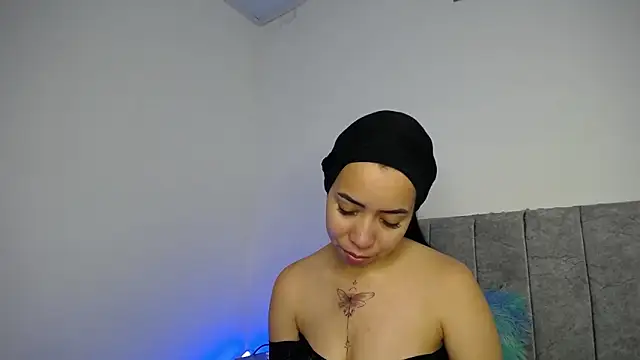 Sweet hot mia online show from 04/20/26, 02:18